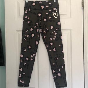 MinkPink Move leggings